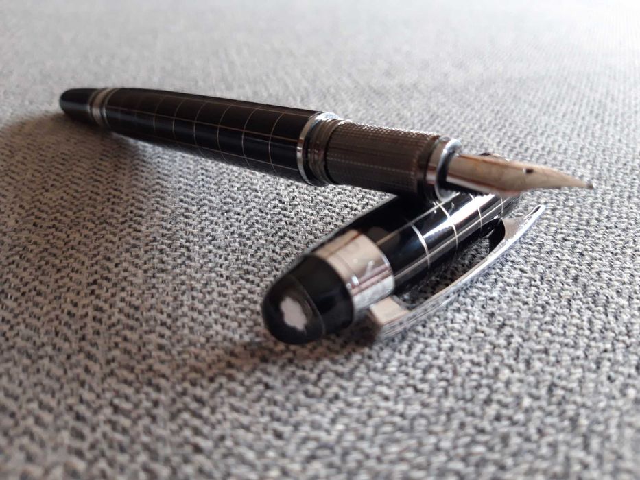 Caneta de tinta permanente MONTBLANC