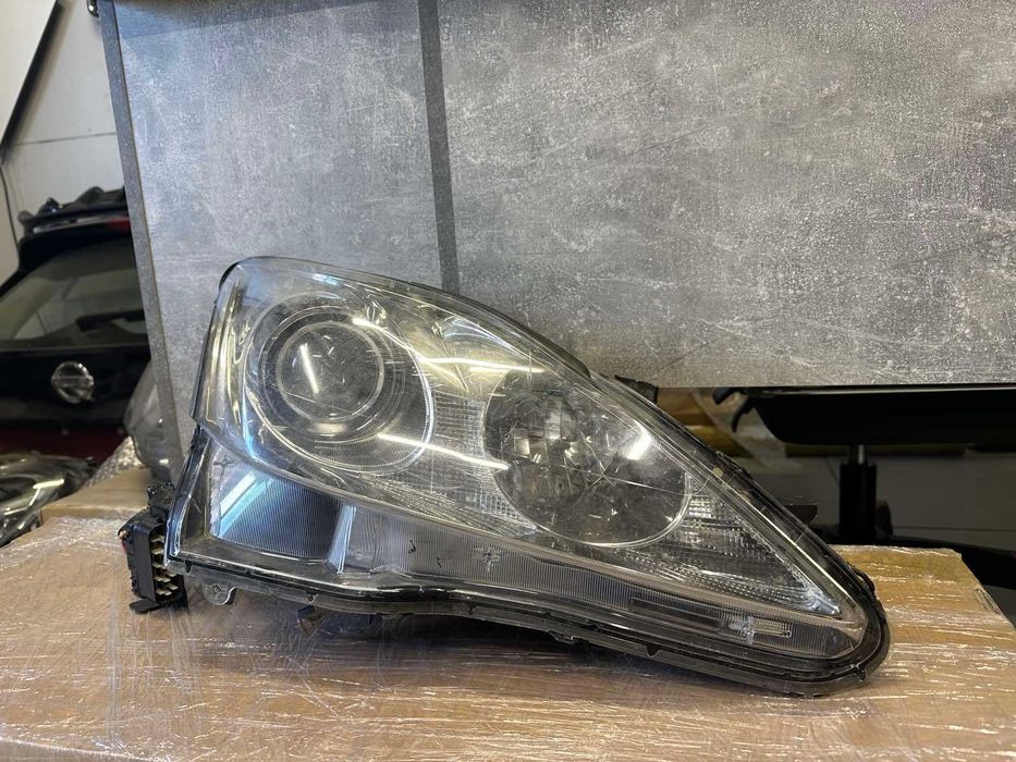 Фара Правая Lexus IS250/300 2005-2012 стекло целое