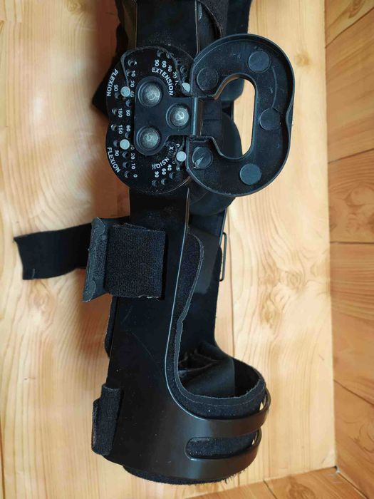 Ортез (тутор) колінного суглоба