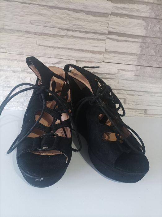 Buty na koturnie roz.39 zamszowe