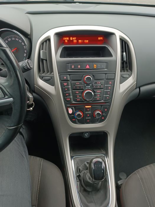 Opel Astra 1.6 benzin 2011