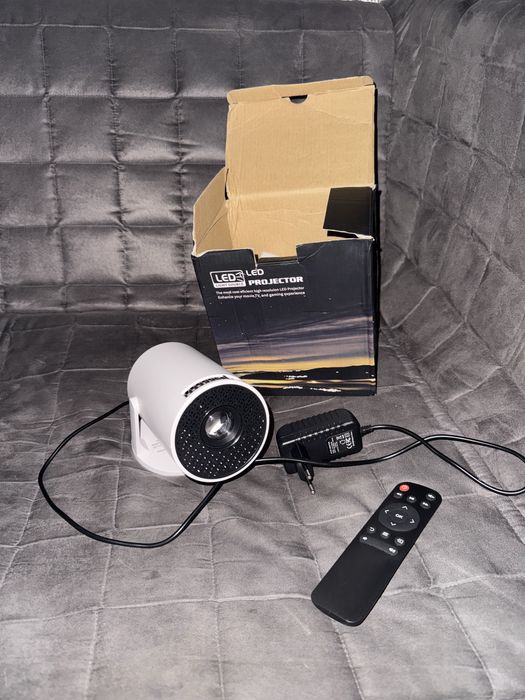 Проектор/ міні проектор/ yk200