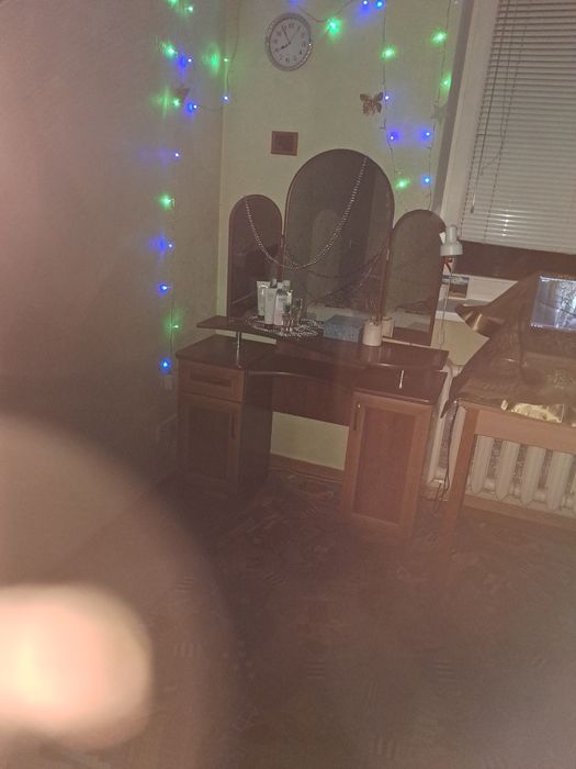 Трюмо, туалетний столик, шафа з дзеркалом