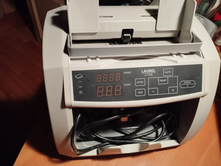 Лічильник банкнот laurel j-700