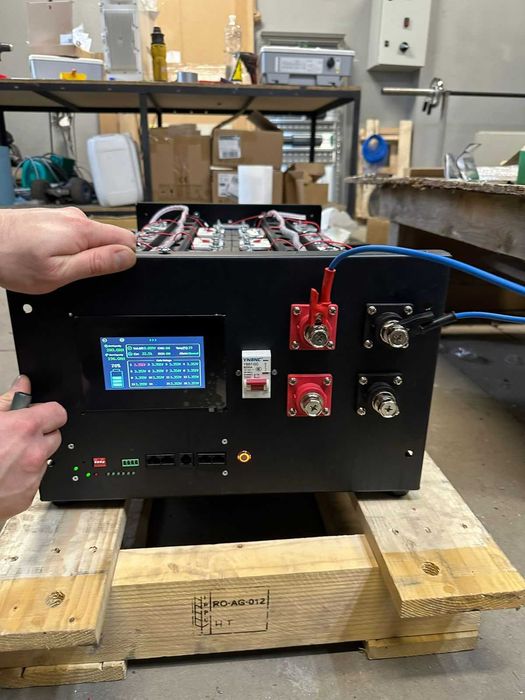 Професійне виготовлення акумуляторних збірок LiFePO4 / Li-ion (12V, 24V, 48V)
