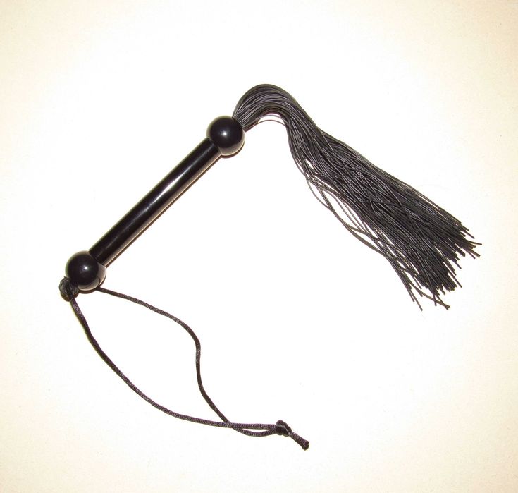 Мини - плеть длиной 29 см.