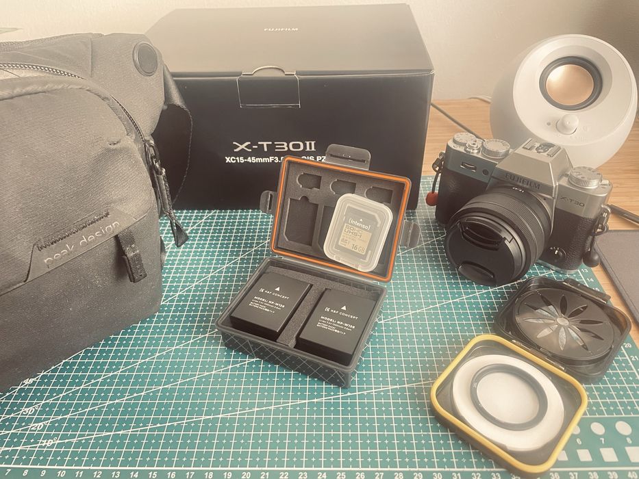 Máquina Fujifilm XT-30 ii +  Kit Lente XC15-45 + Peak Design + Extras