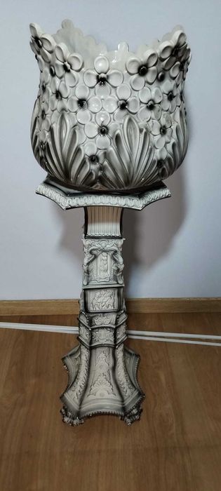 Coluna e Vaso Decorativo