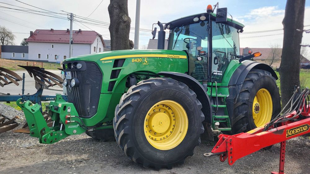 Ciągnik John Deere 8430