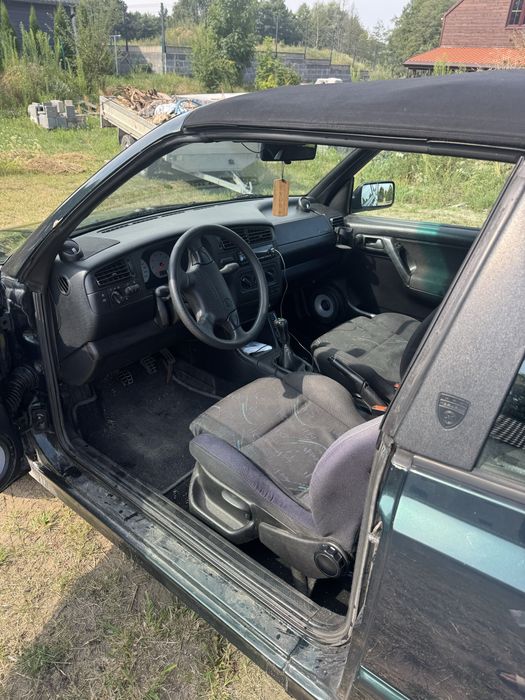 Golf cabrio 1.8 beznyna