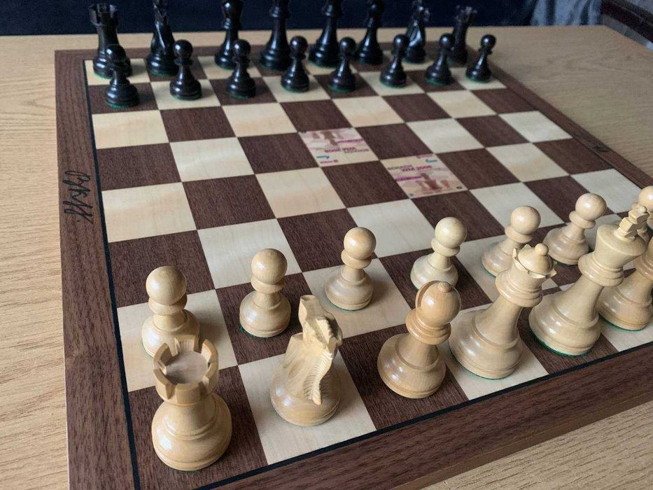 Шахматы с автографами чемпионов | Шахи з сумкой | chess