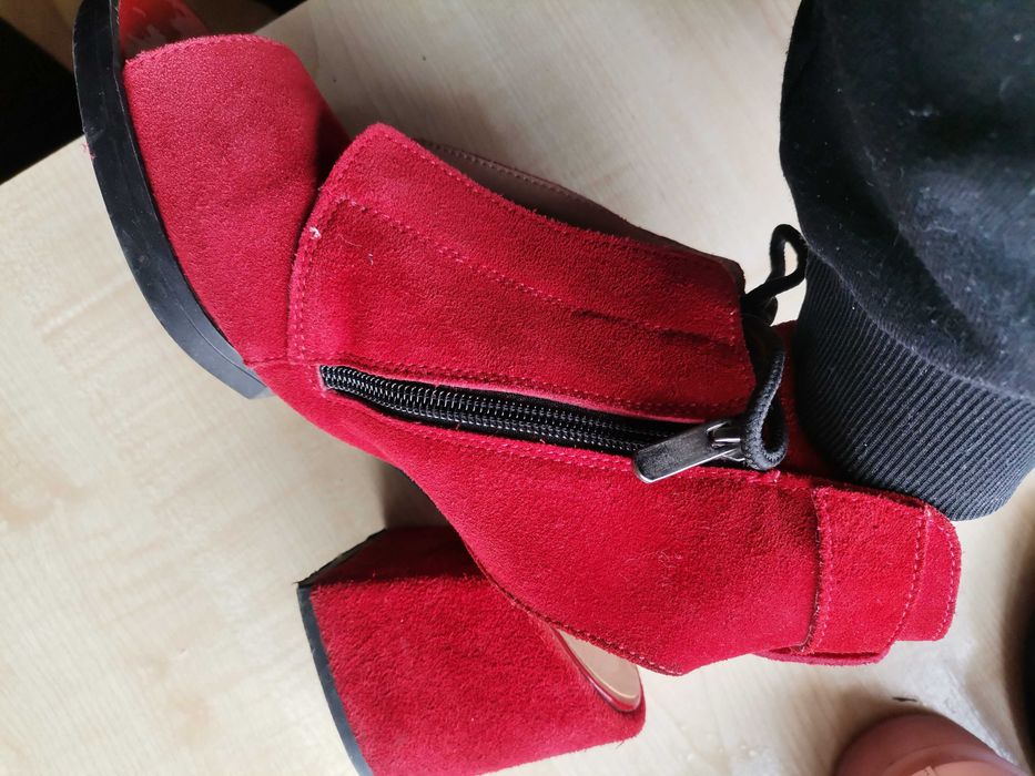 Босоніжки червоні жіночі 39 розмір натуральна замша і шкіра
