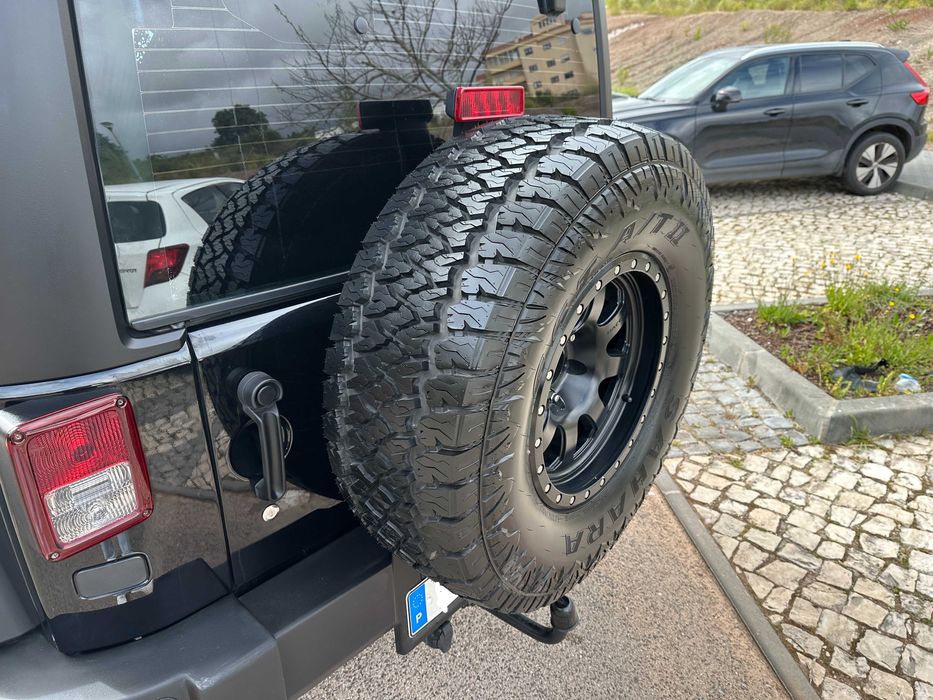 JEEP Wrangler Unlimited 2.8CRD Longo Manual Sahara