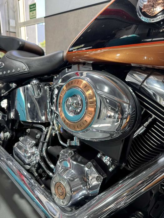 Harley-Davidson Heritage Softail Classic – Edição 105º Aniversário (Série Numerada)
