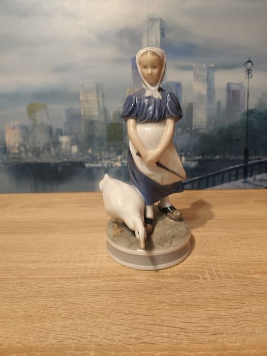 figurka porcelanowa Royal Copenhagen 527 Gęsiarka