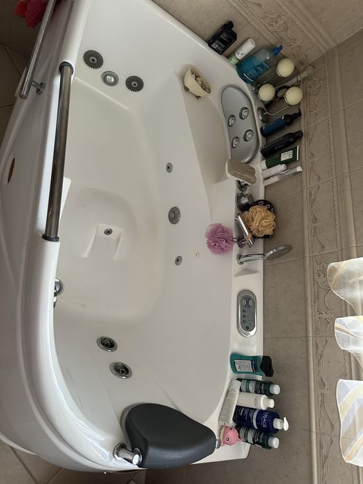 Ванна  джакузі Lyizi акрилова