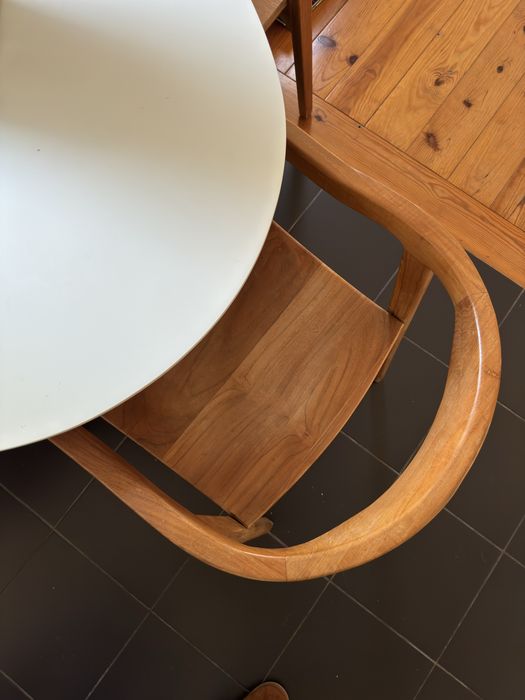 Mesa redonda e extensivel + 5 cadeiras madeira