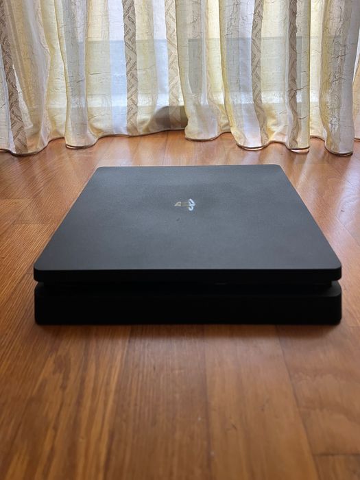 Ps4 Slim 1TB with 2 Games and 1 Controller