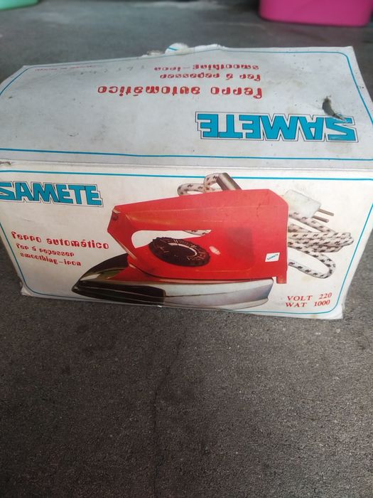 Máquina de picar carne Elys 620 e ferro de passar Samete