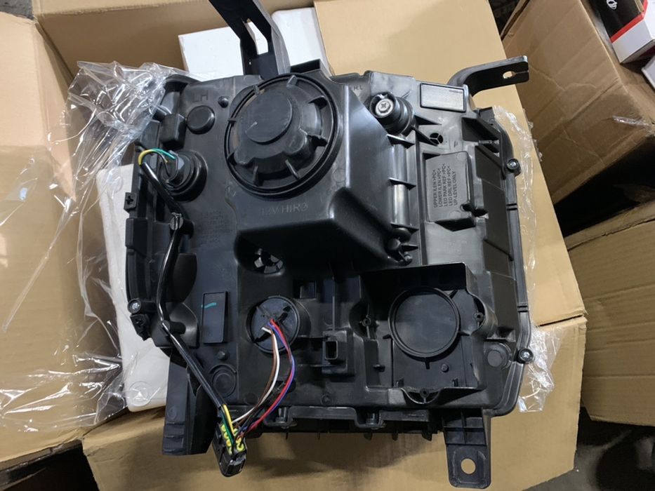 Gmc Sierra 2014-18 lampy przednie nowe