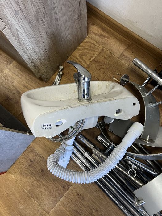 Колорбар (тумба з умивальником) + дві настінних полички