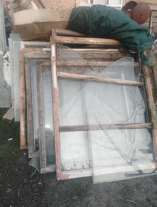 Старые оконные рамы