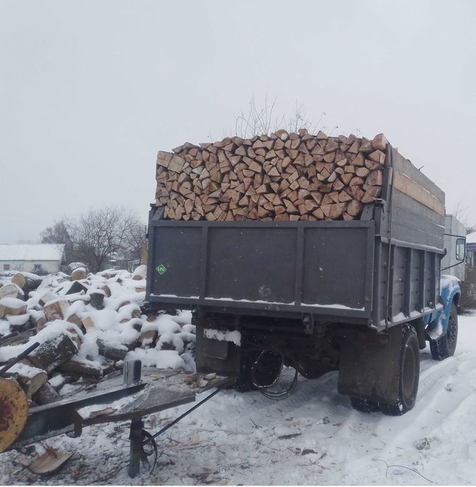 Доставка дров. Пляні та рубані. Різні породи деревни. Опт та роздріб.