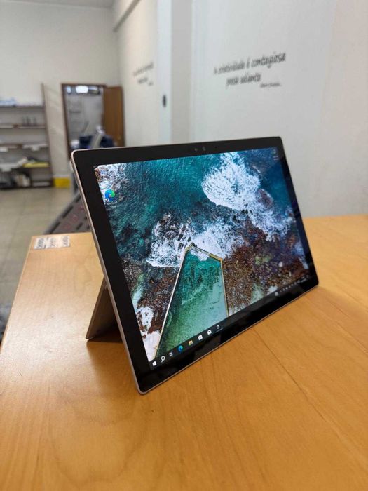 Microsoft Surface Pro 464729933059201121