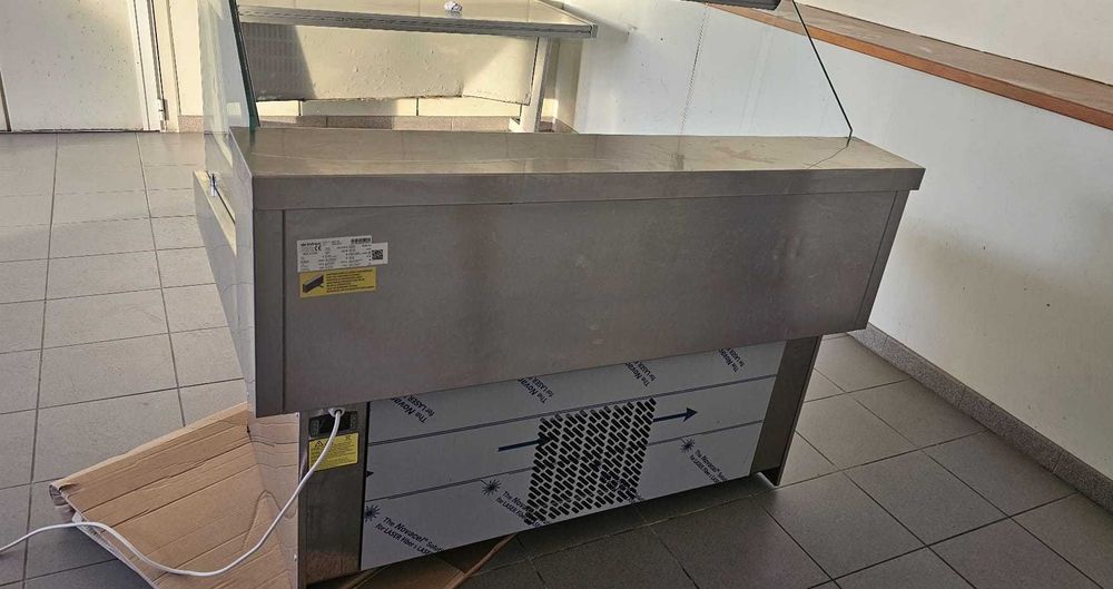 Vitrine exposição peixe e marisco