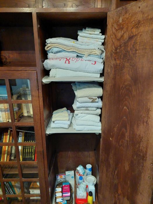 Estante para sala de estar para  livros e decoração