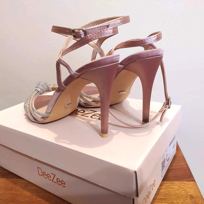 Szpilki damskie r. 40 DeeZee