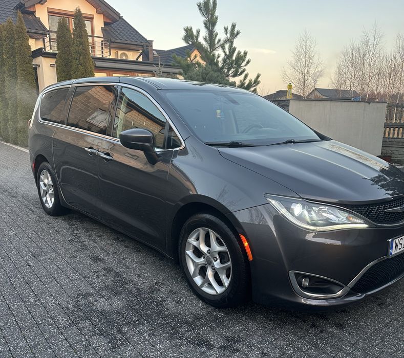 Chrysler Pacyfic 2017 rok B+G