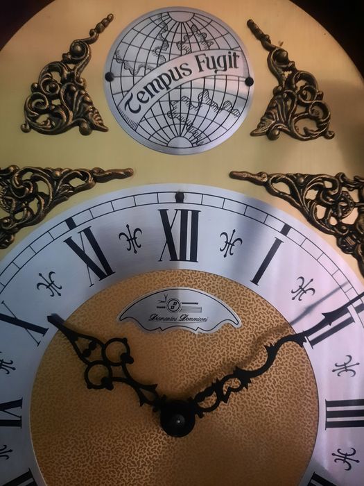 Relógio coluna alto