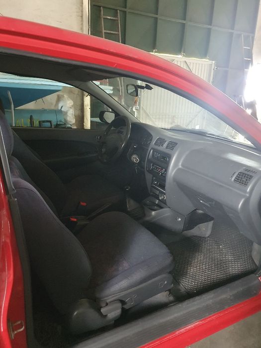 Mazda 323  2.0cc