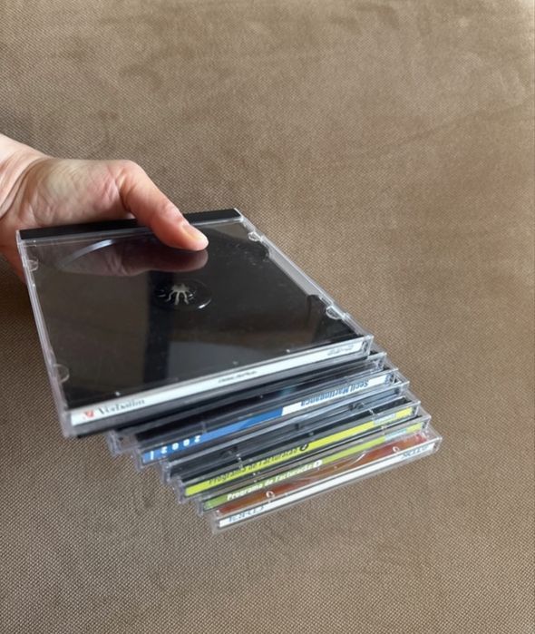 8 capas para CD/DVD novas.