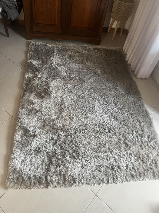 Tapetes de quarto/sala 2 cinzentos e um verde,em muito bom estado,como novos,medidas estão nas fotos