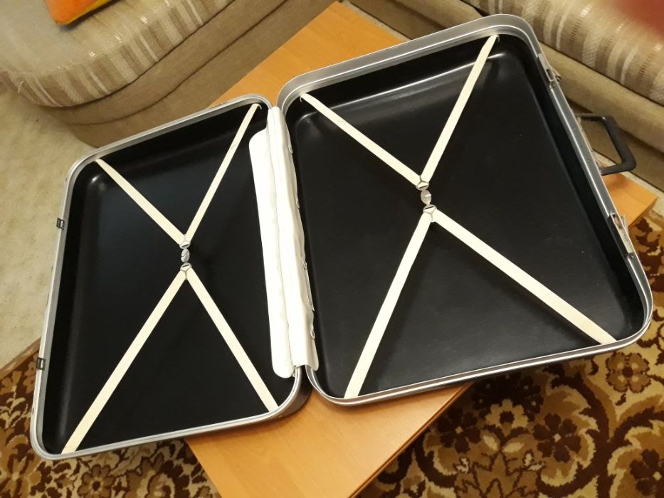 Чемодан в доброму стані