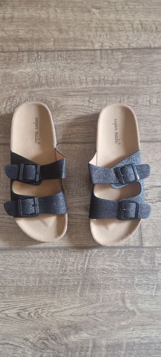 Nowe, damskie klapki na lato