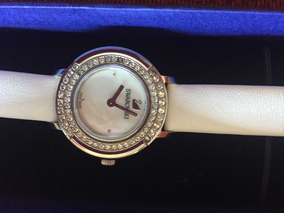 Relógio de senhora com cristais Swarovsky