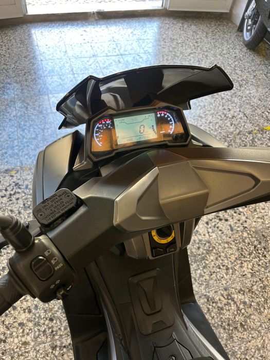 Keeway Vieste 125 de 2021 KEY LESS RIDE Uma Scooter pratica e economica