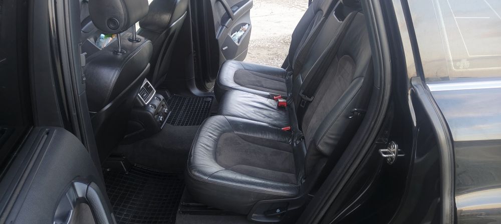 Audi Q7 3.0TDi S-LINE 7 osób