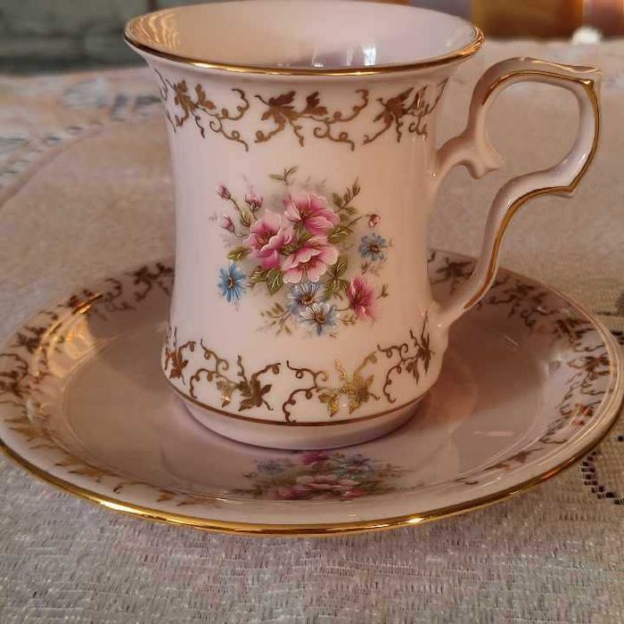 Różowa porcelana - filiżanka do czekolady Chodow