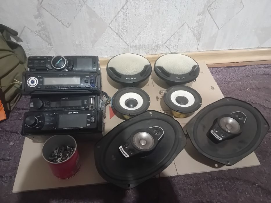 Продам динаміки і магнітолу