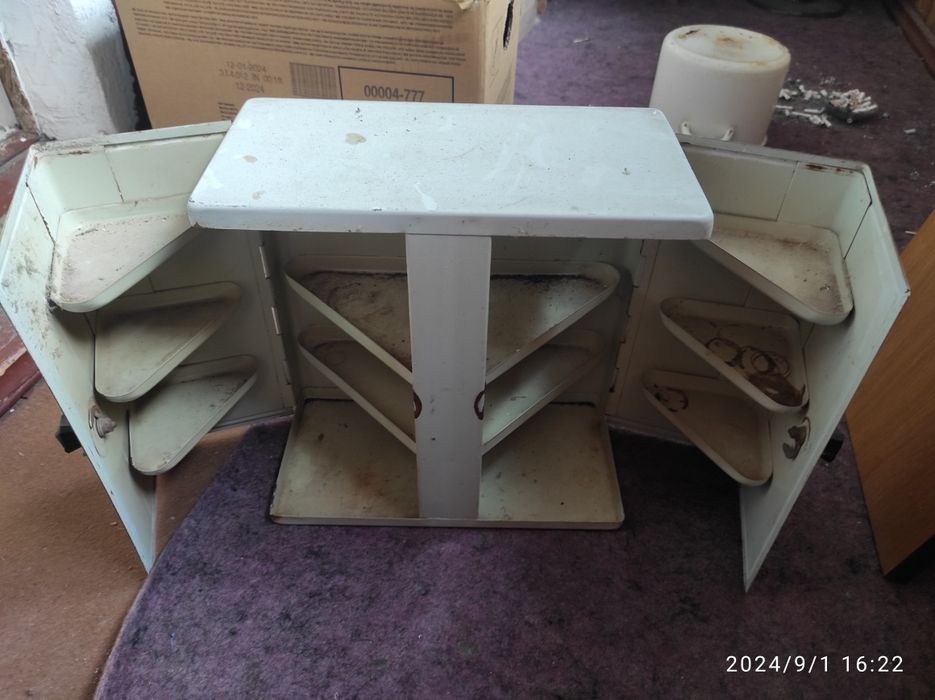 Навесной шкафчик для медицинских