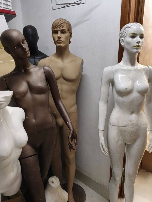 Manequins vários em bom estado