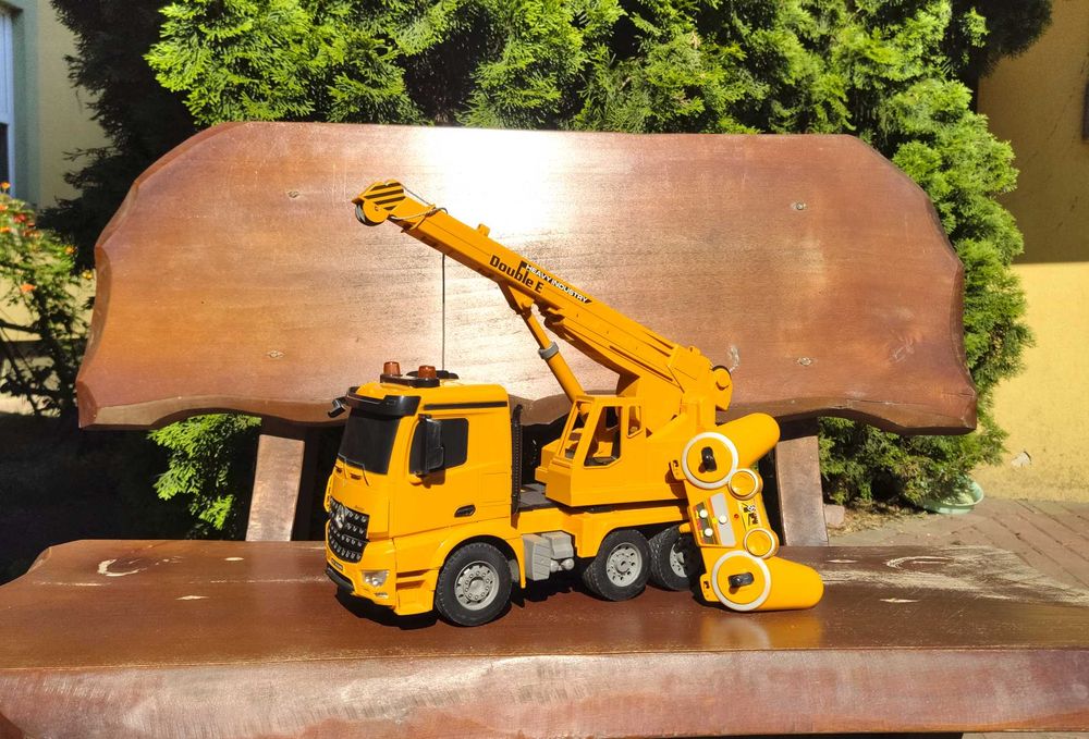 Double Eagle Zdalnie sterowany dźwig Mercedes-Benz Arocs E526-003 pojazd