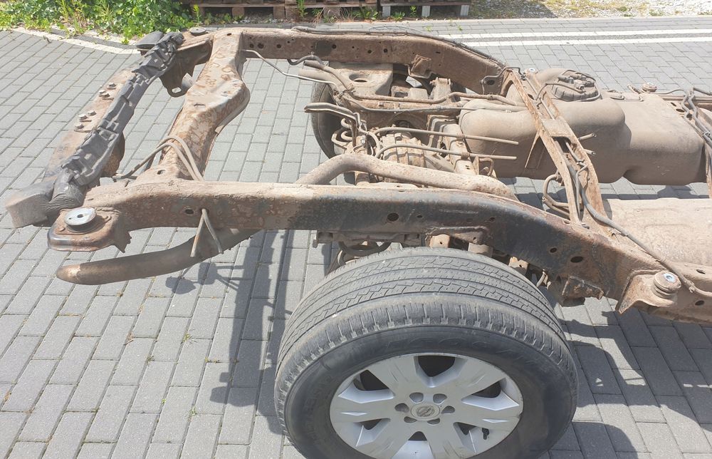 nissan pathfinder r51 2.5 dci rama goła konstrukcja