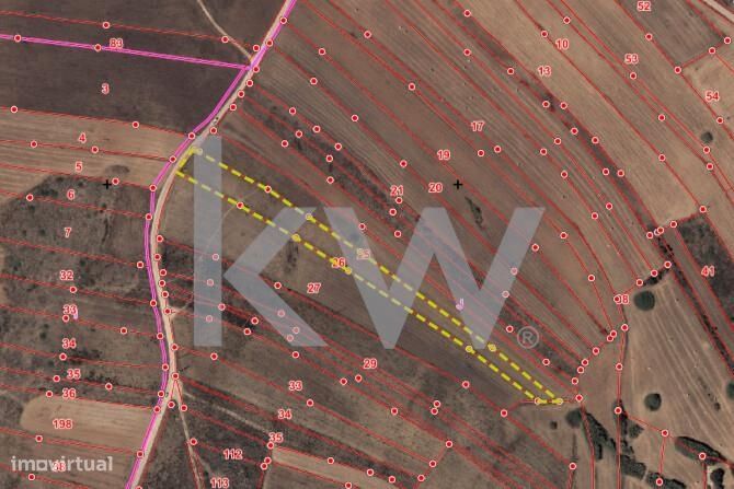 Terreno Rústico com 6800m2 perto de Raposeira.