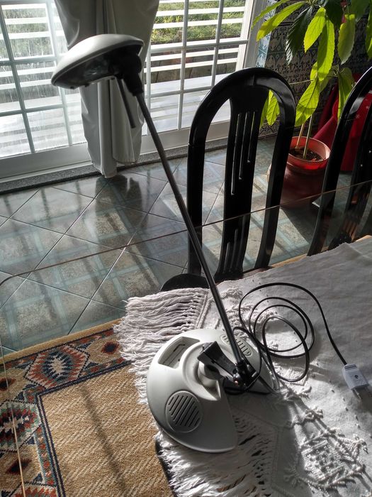 Candeeiro extensível de secretária