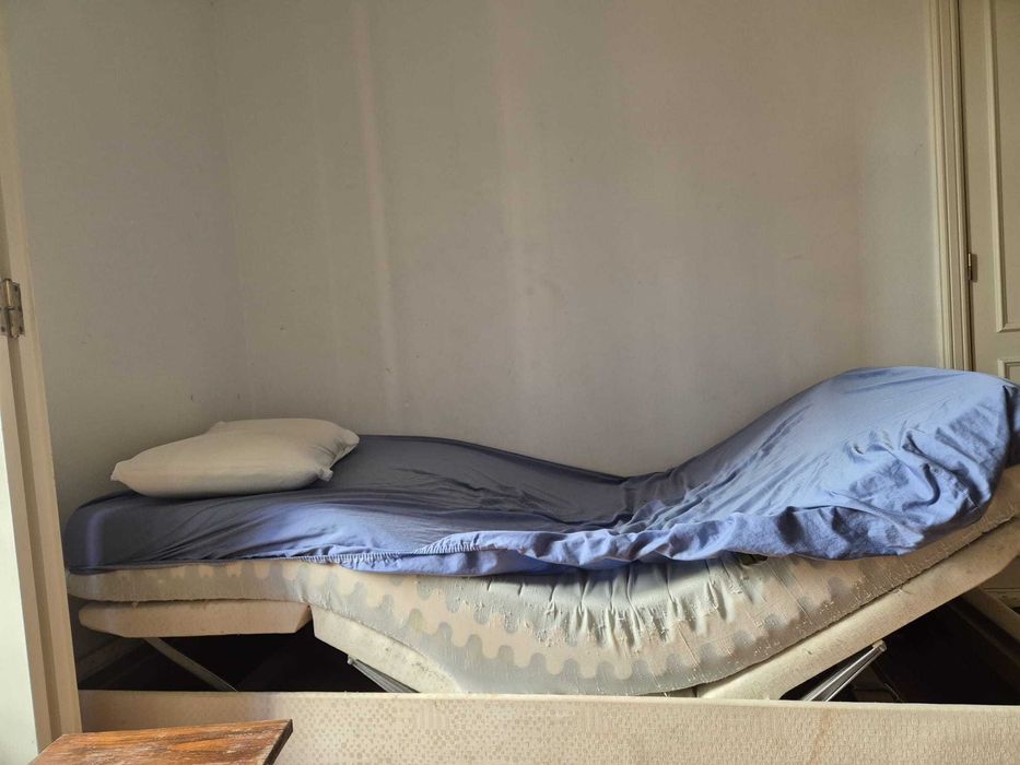 Cama Elétrica Alemã Ajustável – Excelente Estado